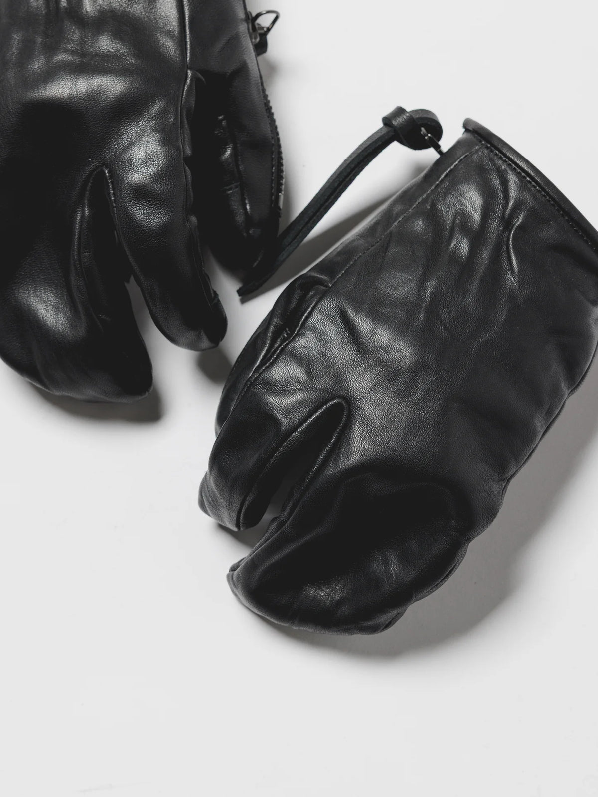 BLACK TVA X D.HYGEN EDITION HORSE LEATHER GLOVES