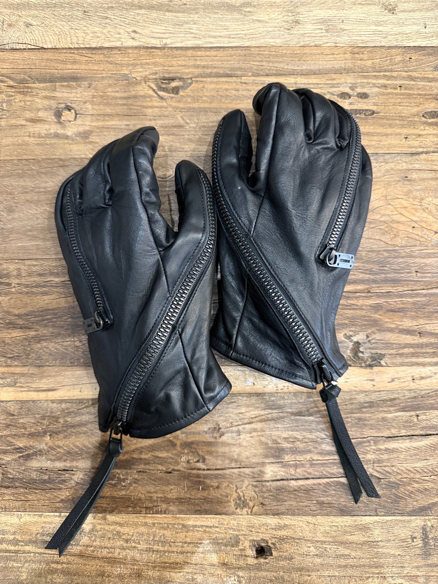 Black Horse Leather Twist W-Zip Gloves