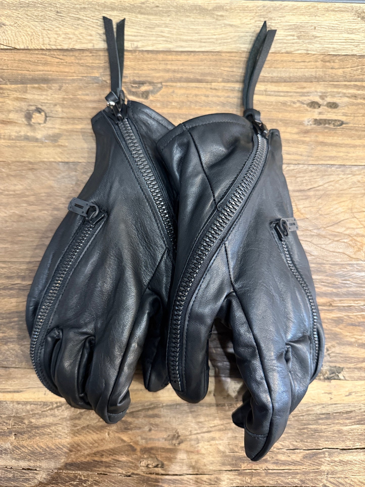 Black Horse Leather Twist W-Zip Gloves