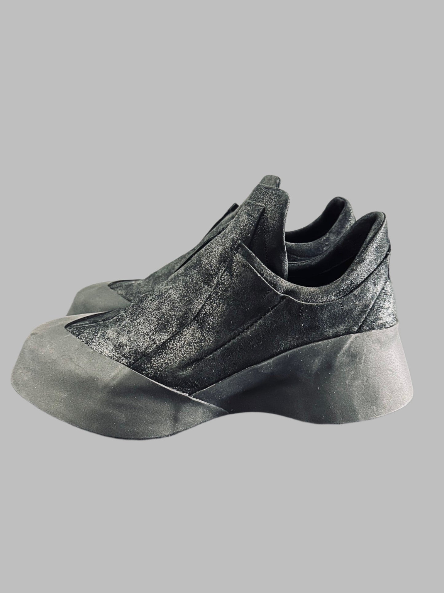 Black Distortion Featherweight Low Top Slip-on Resin Reverse Horse Leather Sneakers