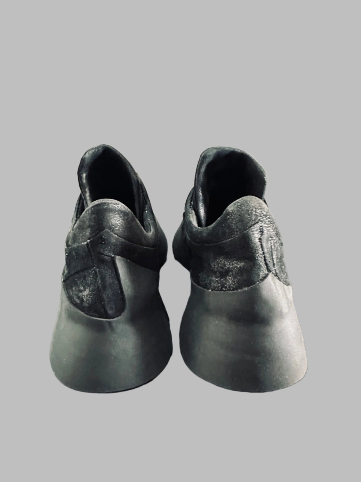 Black Distortion Featherweight Low Top Slip-on Resin Reverse Horse Leather Sneakers