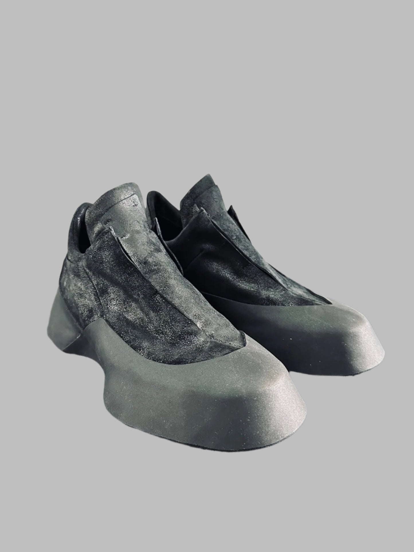 Black Distortion Featherweight Low Top Slip-on Resin Reverse Horse Leather Sneakers