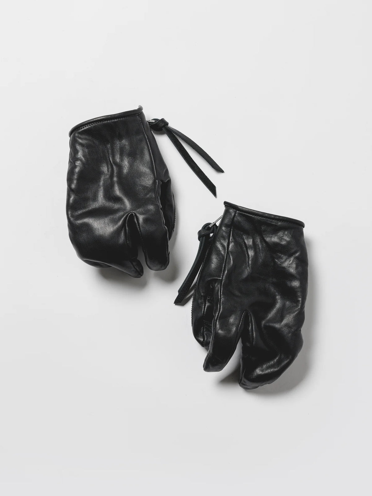 BLACK TVA X D.HYGEN EDITION HORSE LEATHER GLOVES