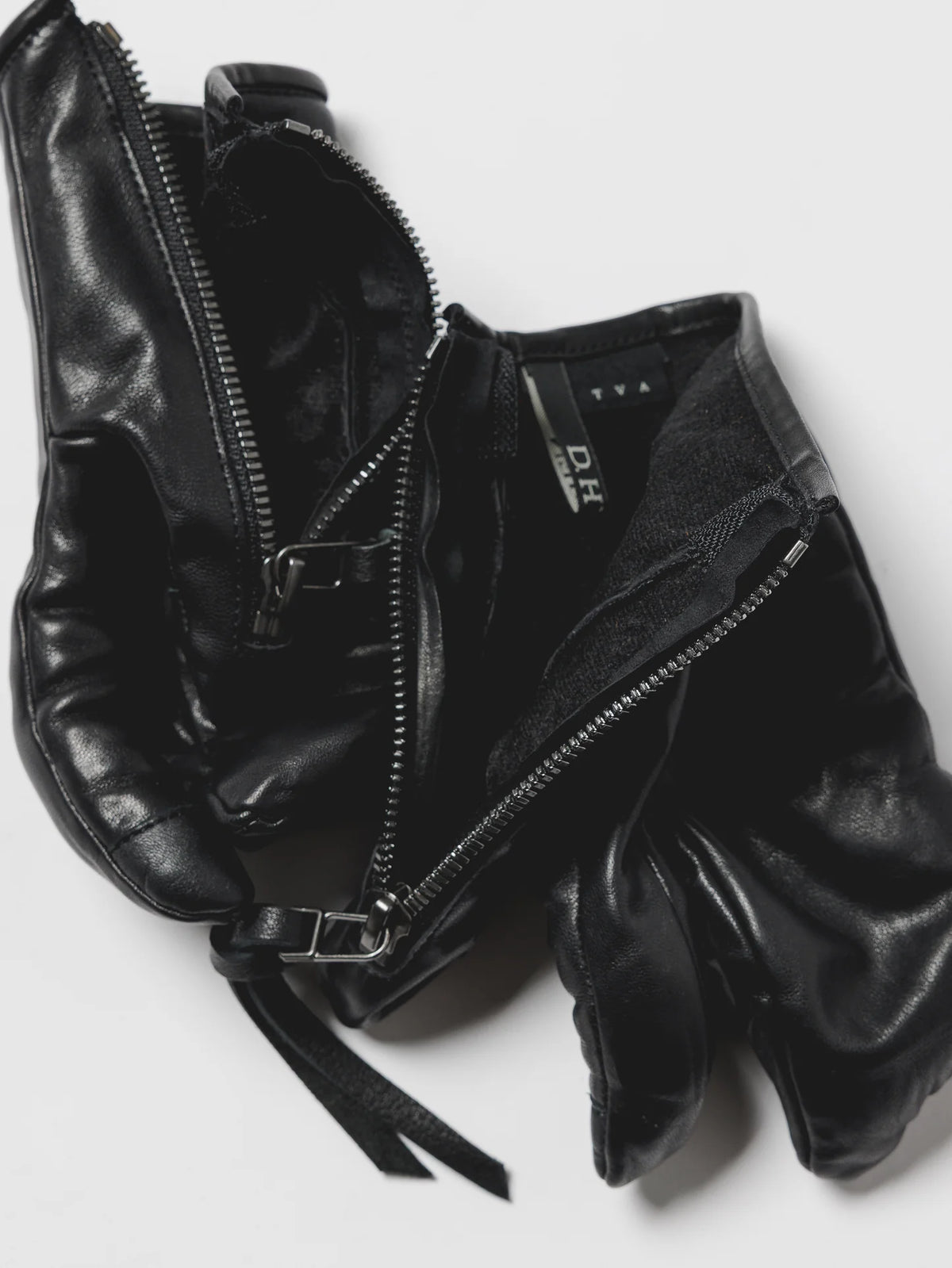BLACK TVA X D.HYGEN EDITION HORSE LEATHER GLOVES