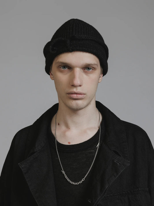 BLACK KNIT BEANIE