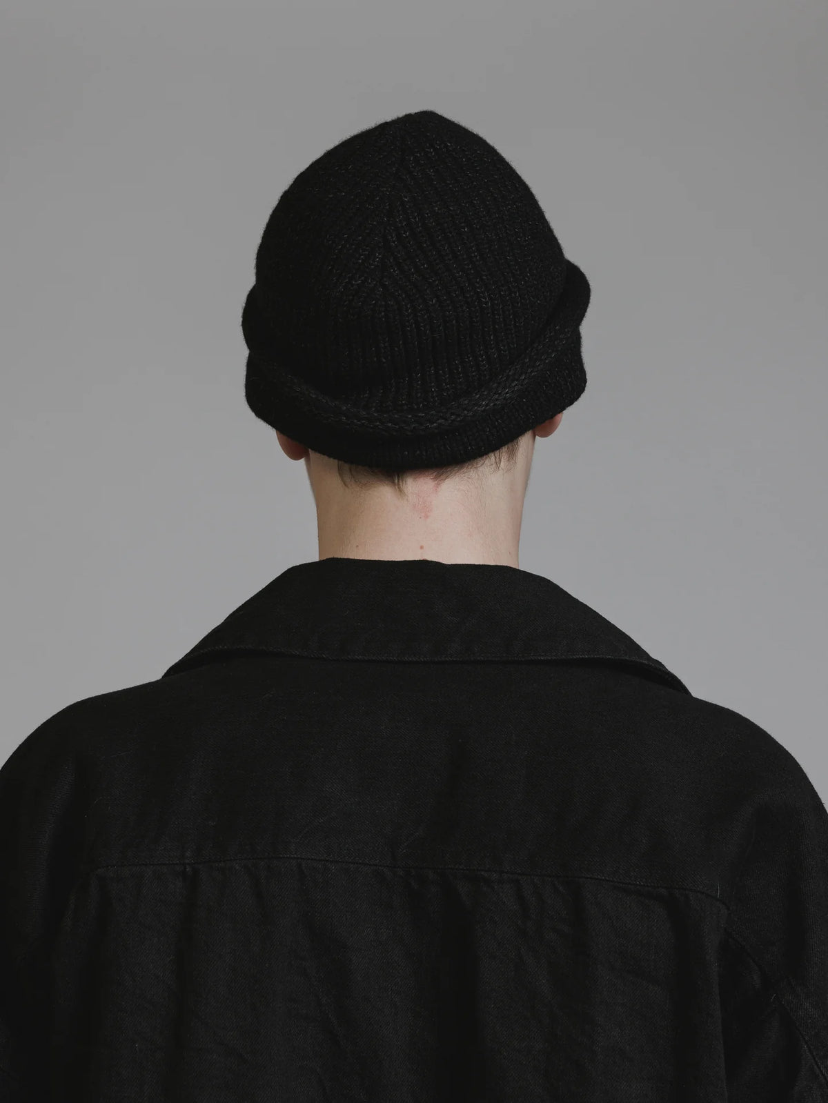 BLACK KNIT BEANIE