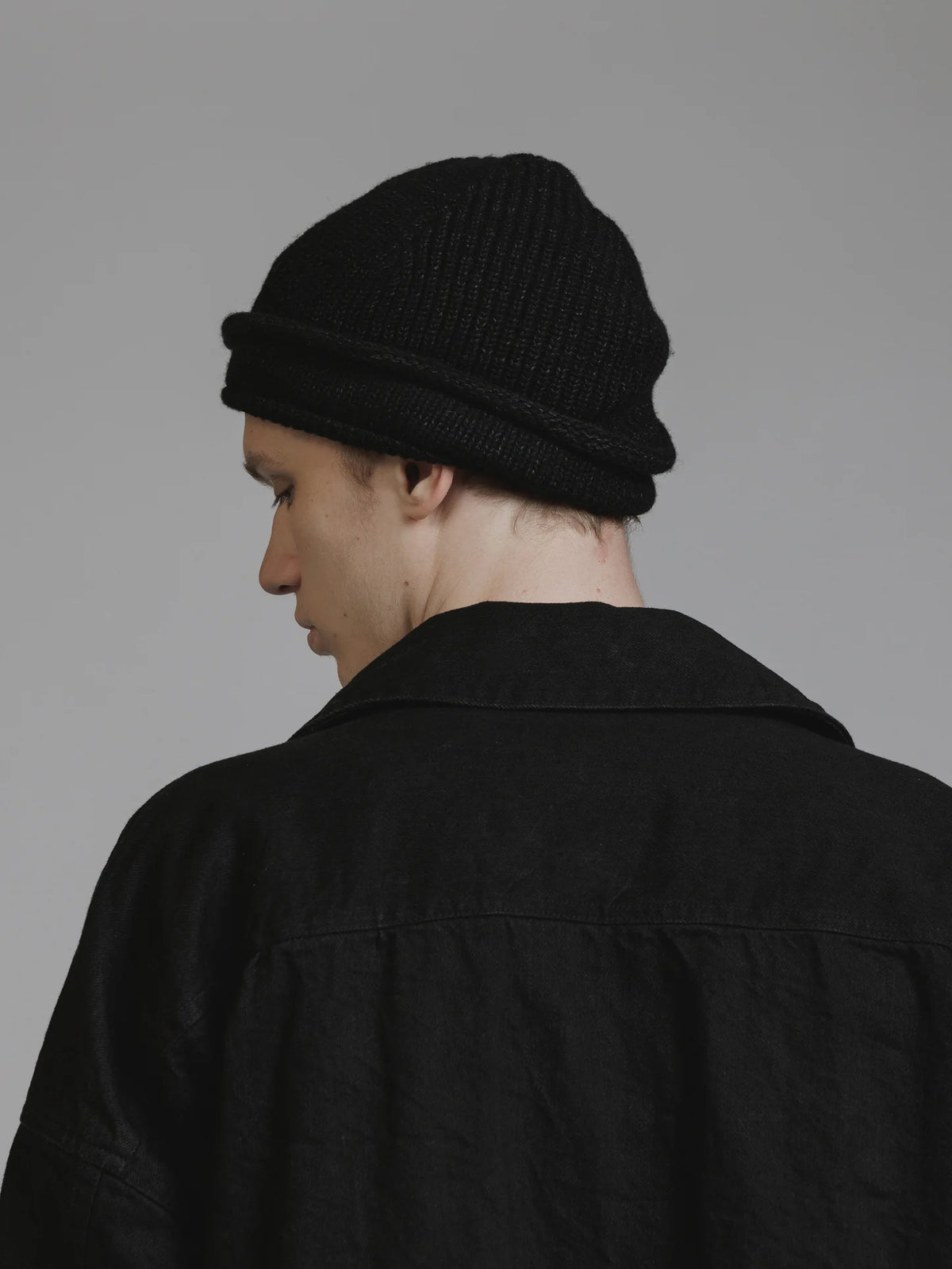BLACK KNIT BEANIE