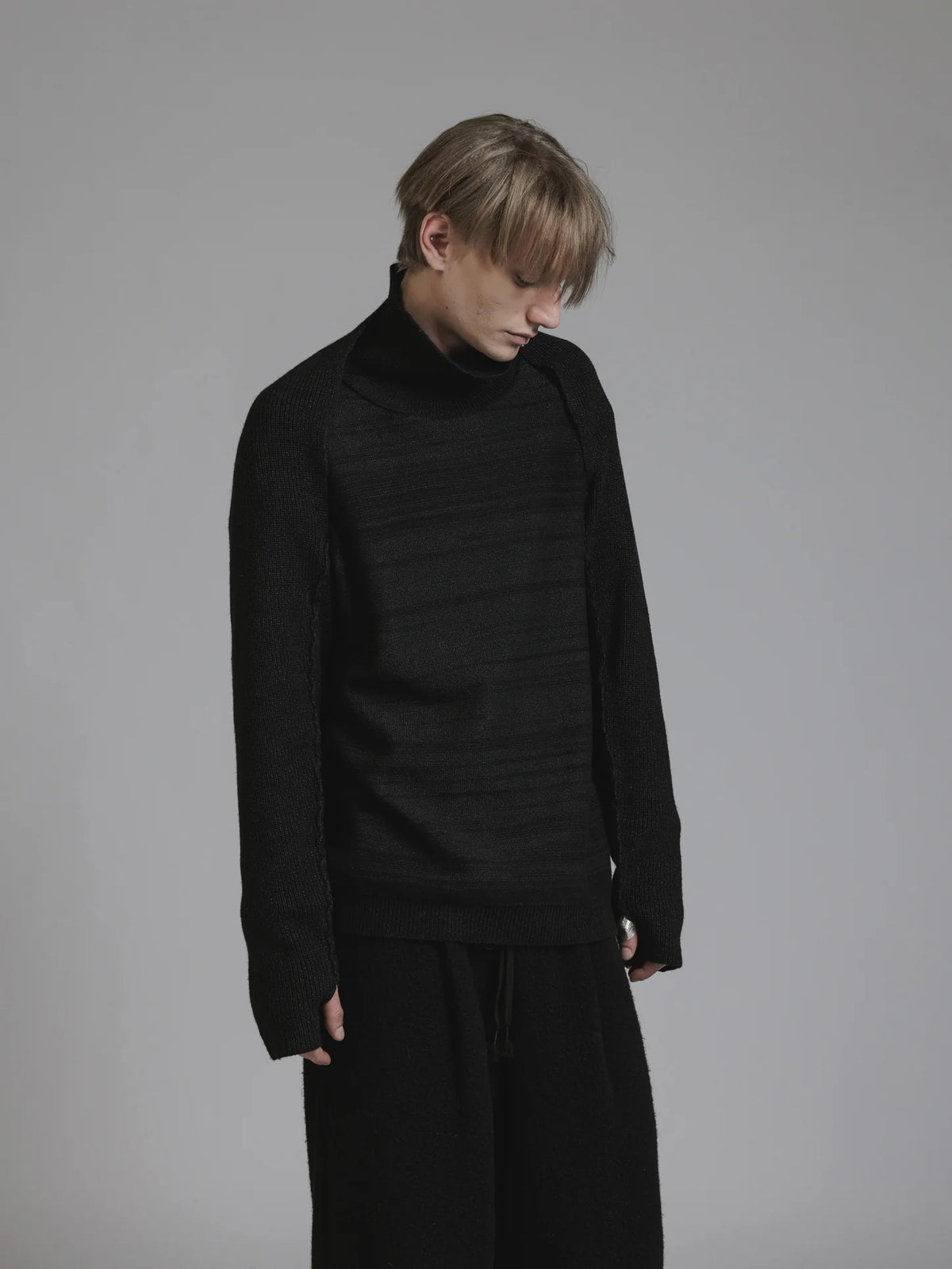 BLACK KNIT MUFFLER