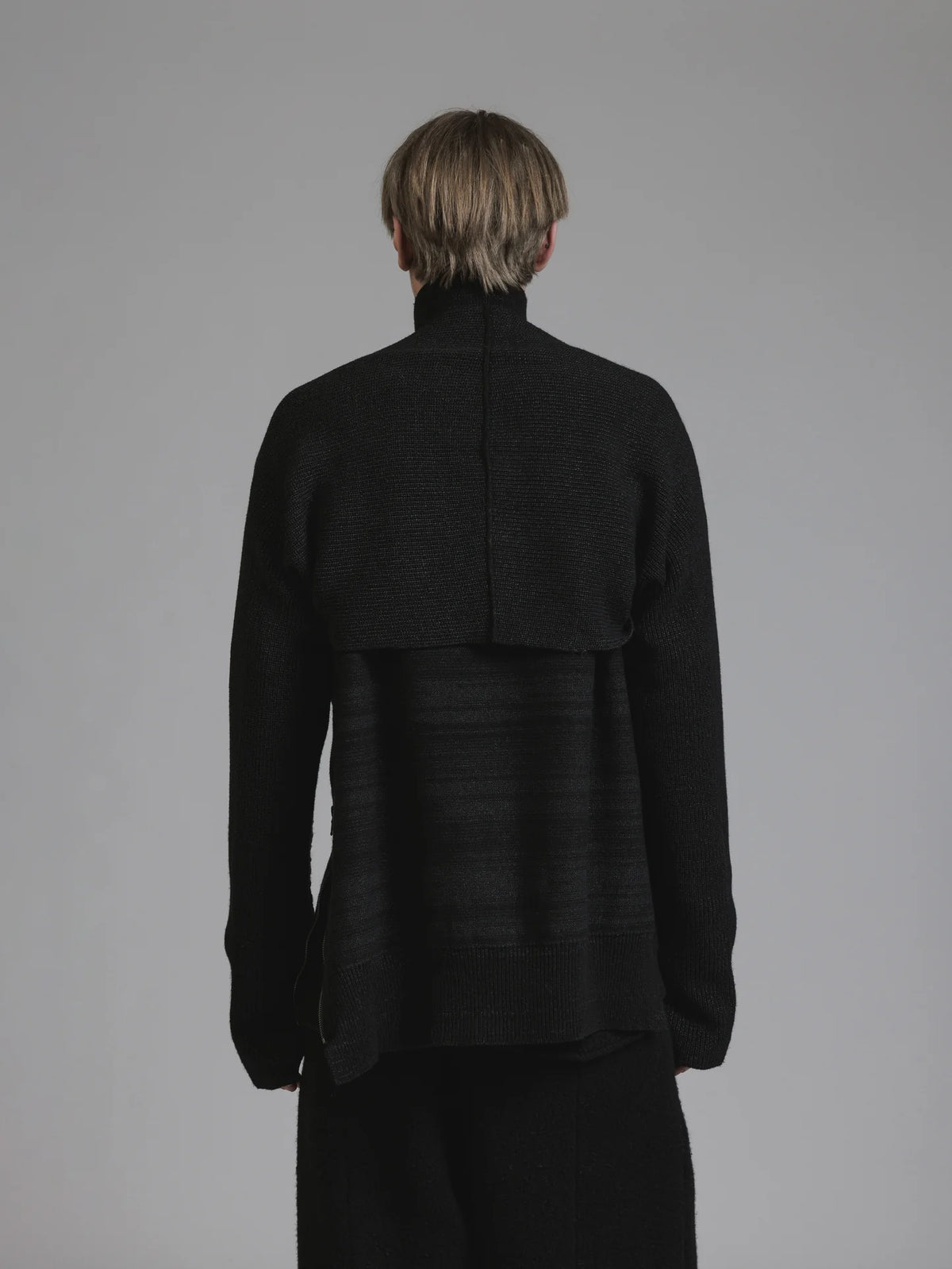 BLACK KNIT MUFFLER