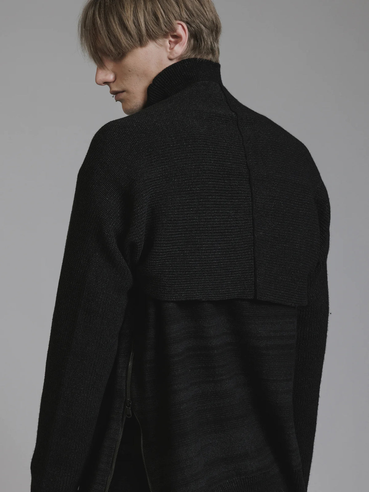 BLACK KNIT MUFFLER
