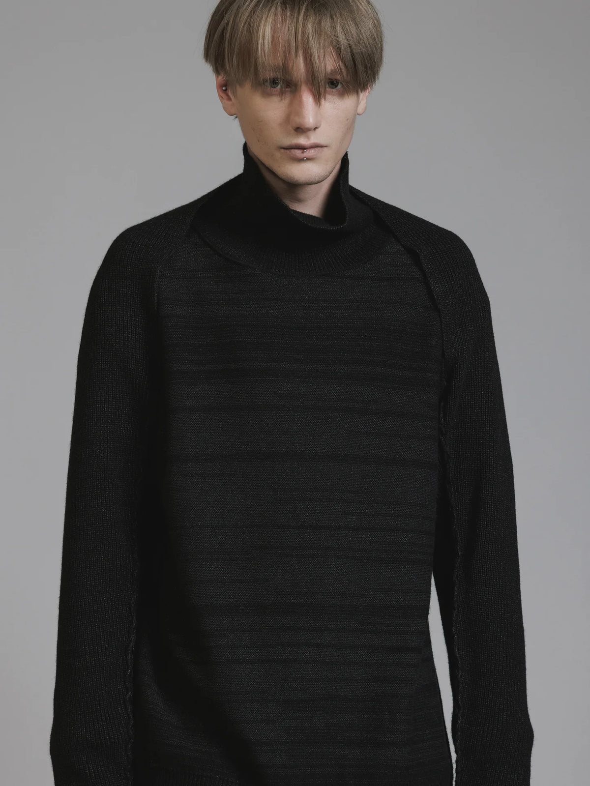 BLACK KNIT MUFFLER