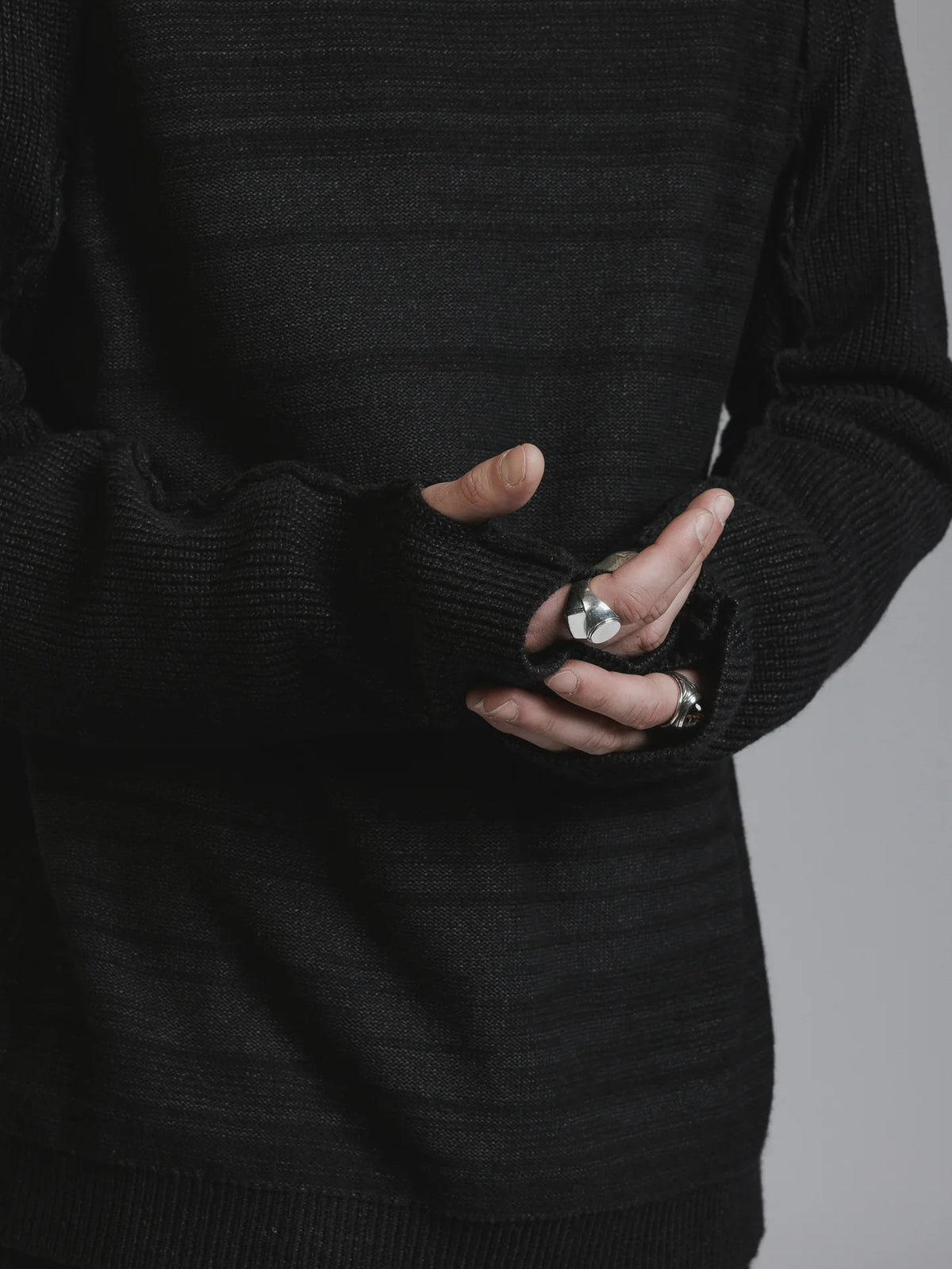 BLACK KNIT MUFFLER