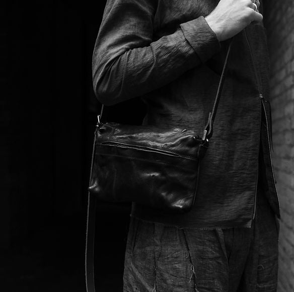 Essential Messenger Bag – The Archive