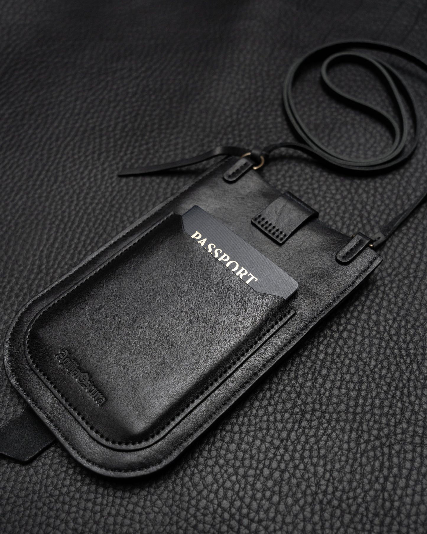 Black Horsehide Viaje Travel Pouch