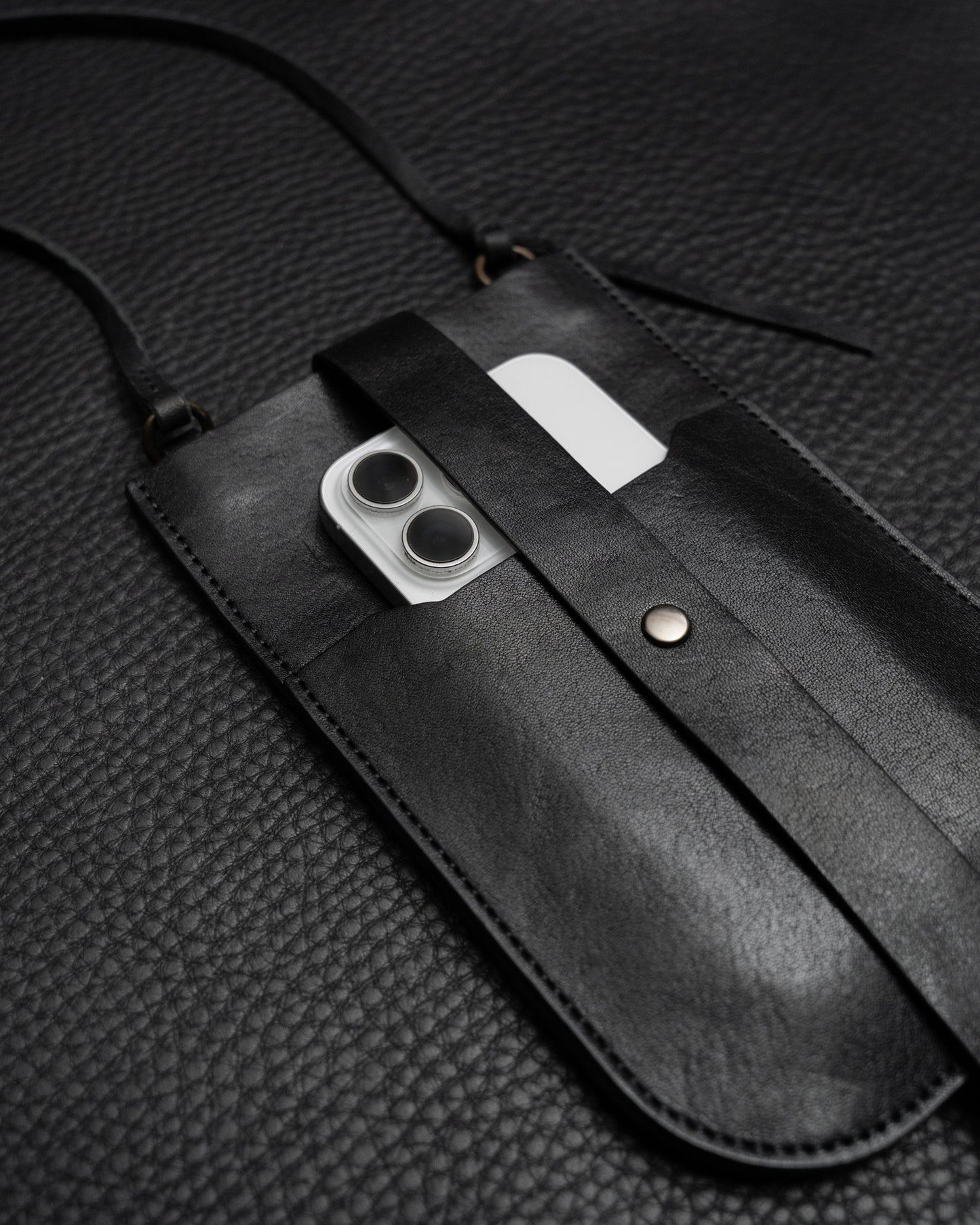 Black Horsehide Viaje Travel Pouch