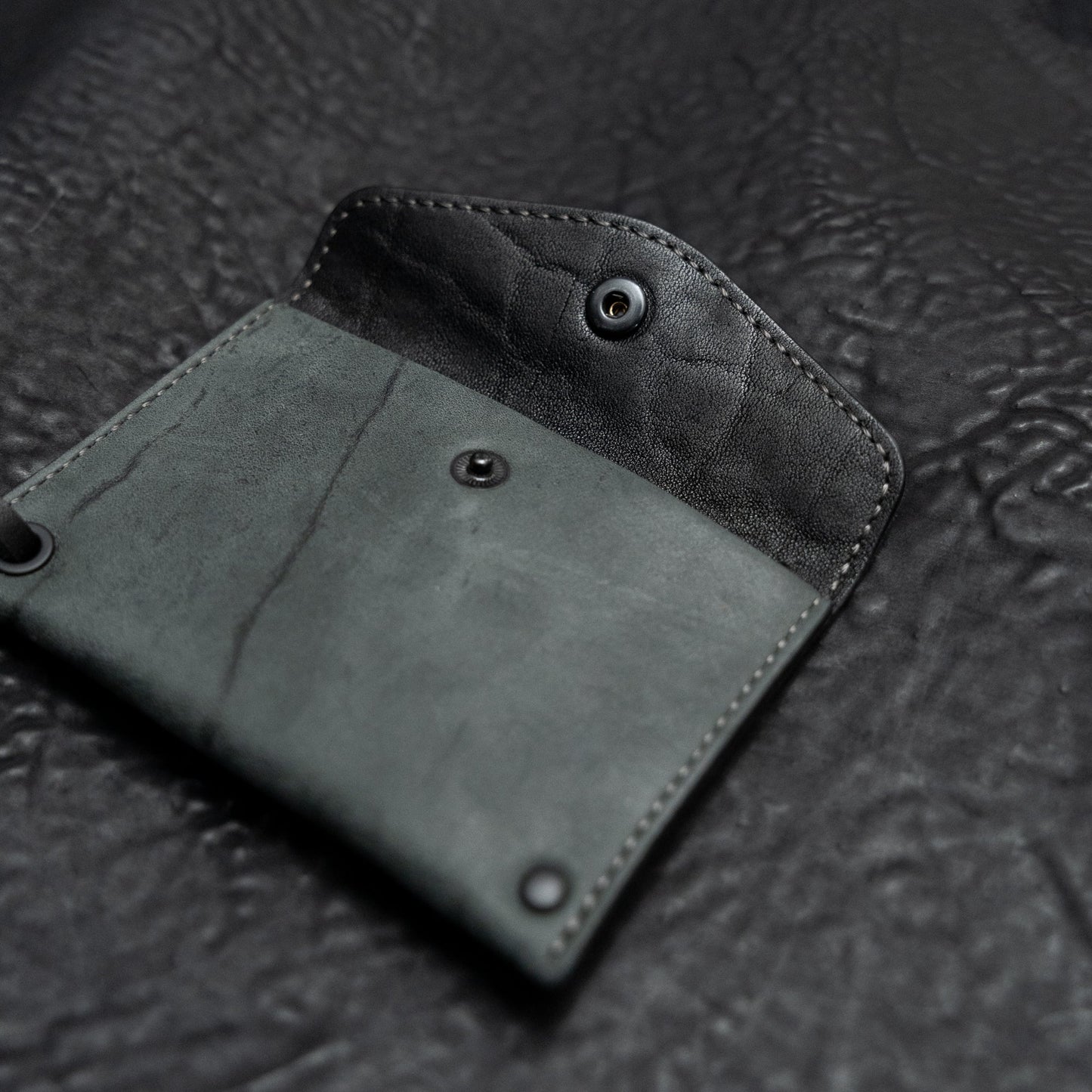 Anthracite Wild Thing Cadena Cuero Card Holder