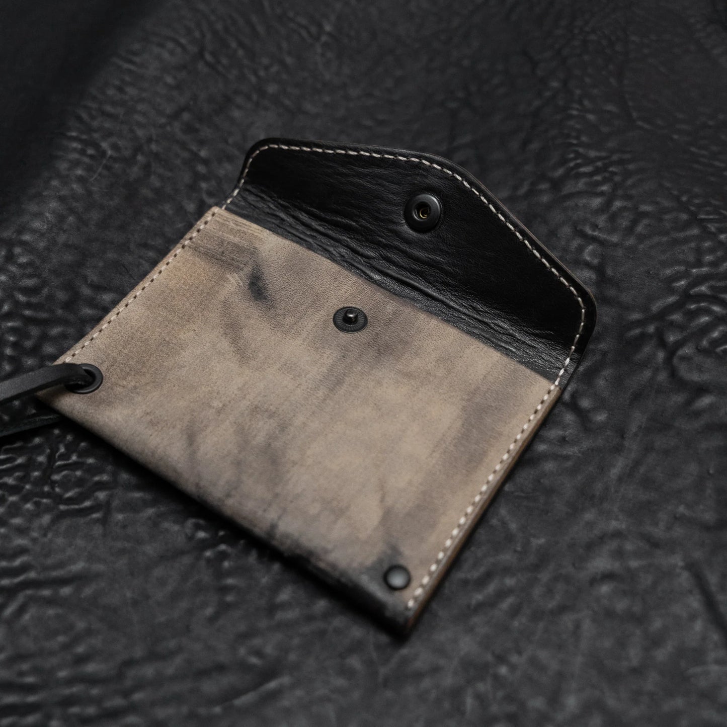 Fragment Series Cadena Cuero Card Holder