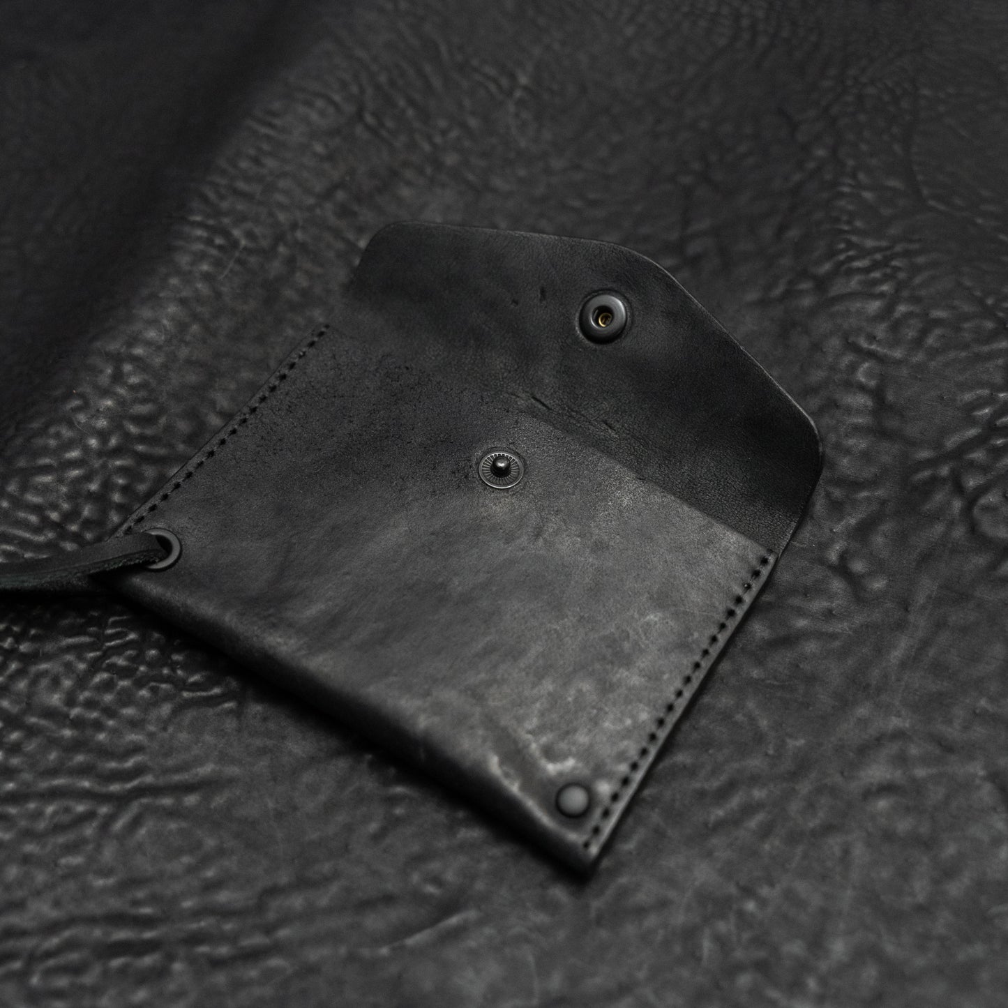 Black Reverse Culatta Cadena Cuero Card Holder