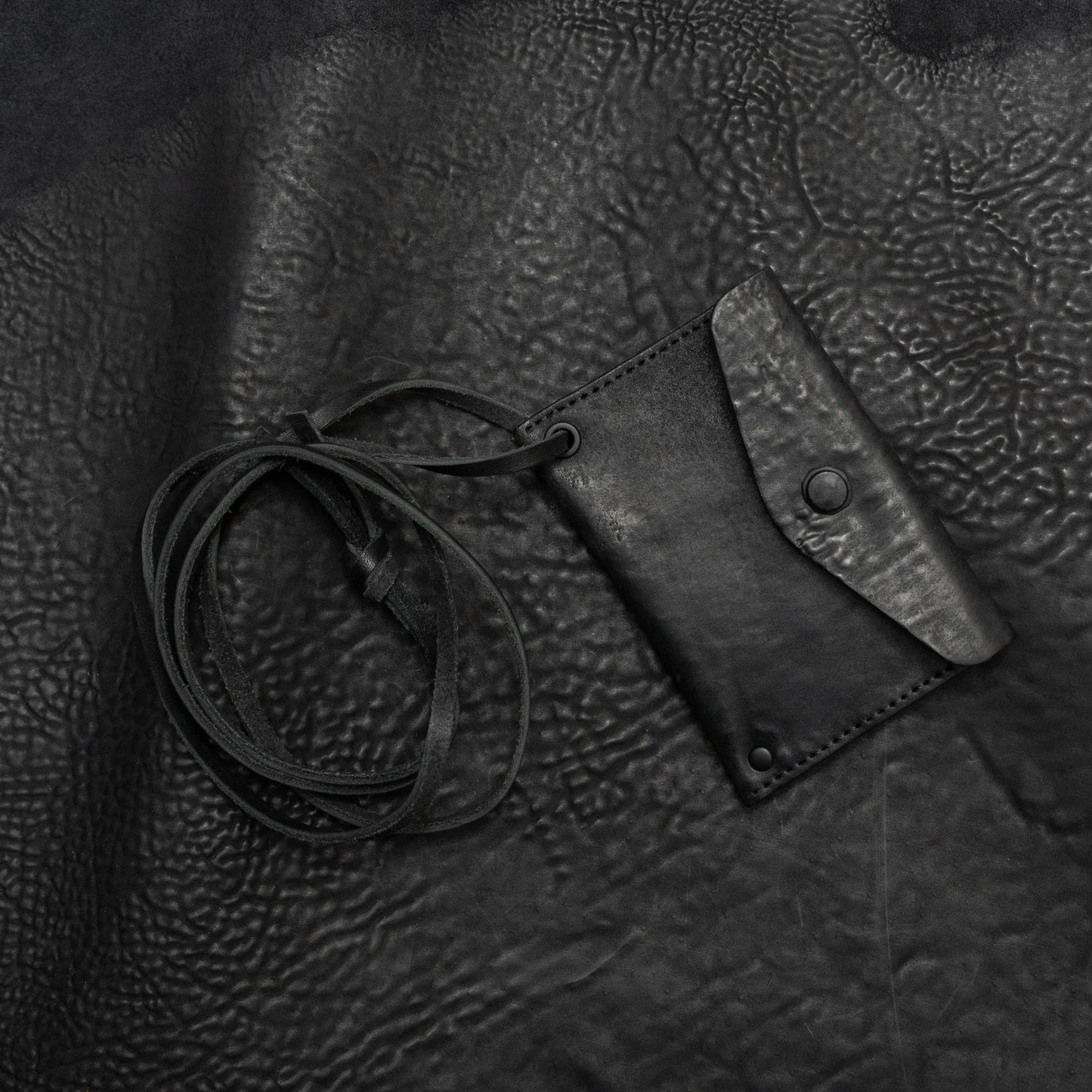 Black Reverse Culatta Cadena Cuero Card Holder