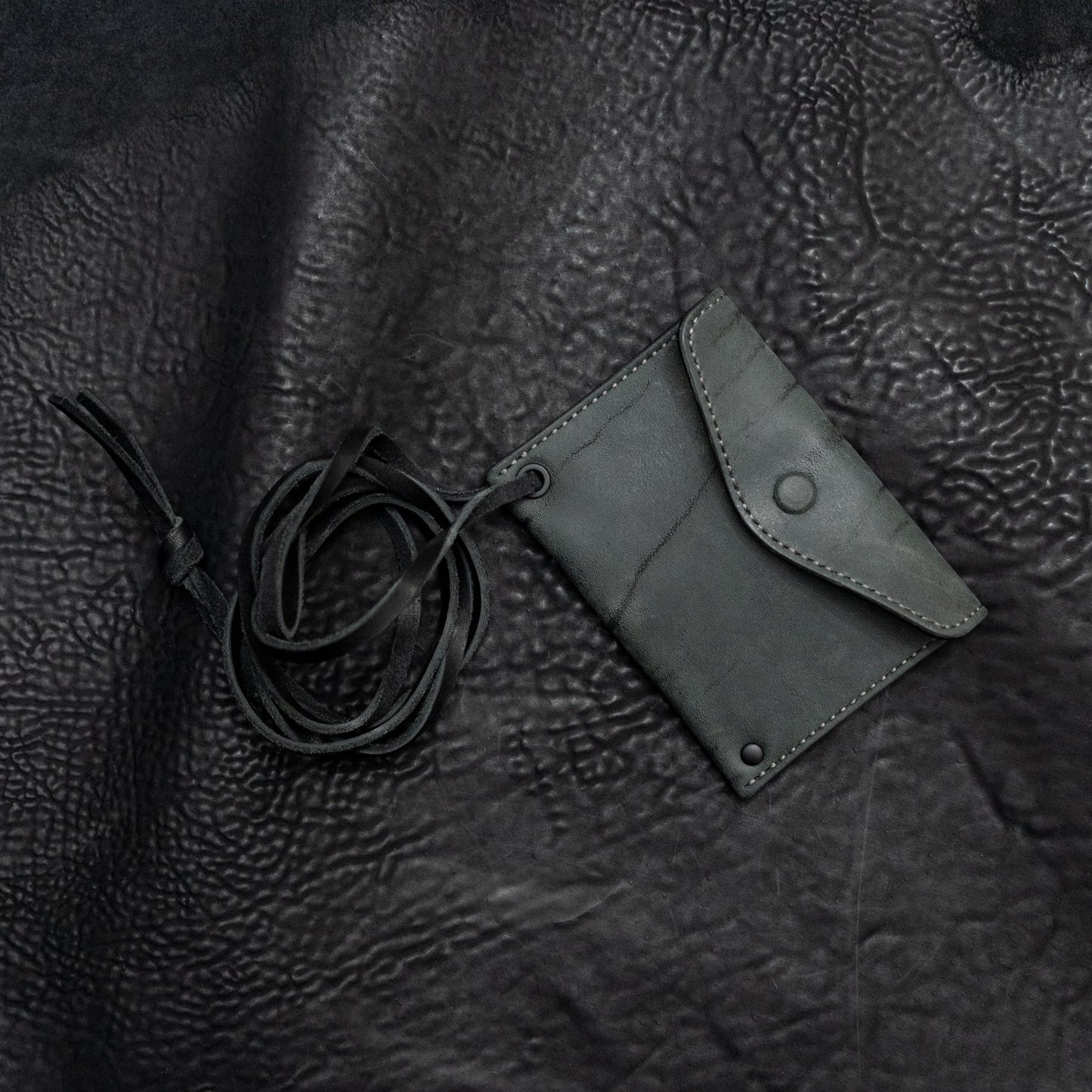 Anthracite Wild Thing Cadena Cuero Card Holder