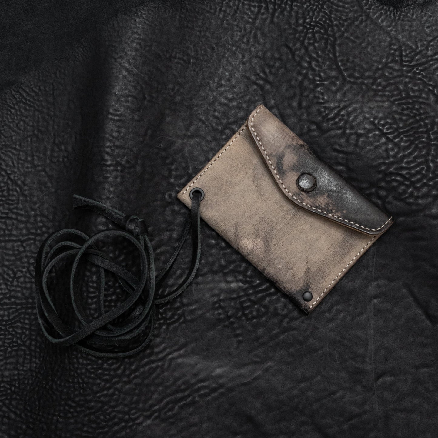 Fragment Series Cadena Cuero Card Holder