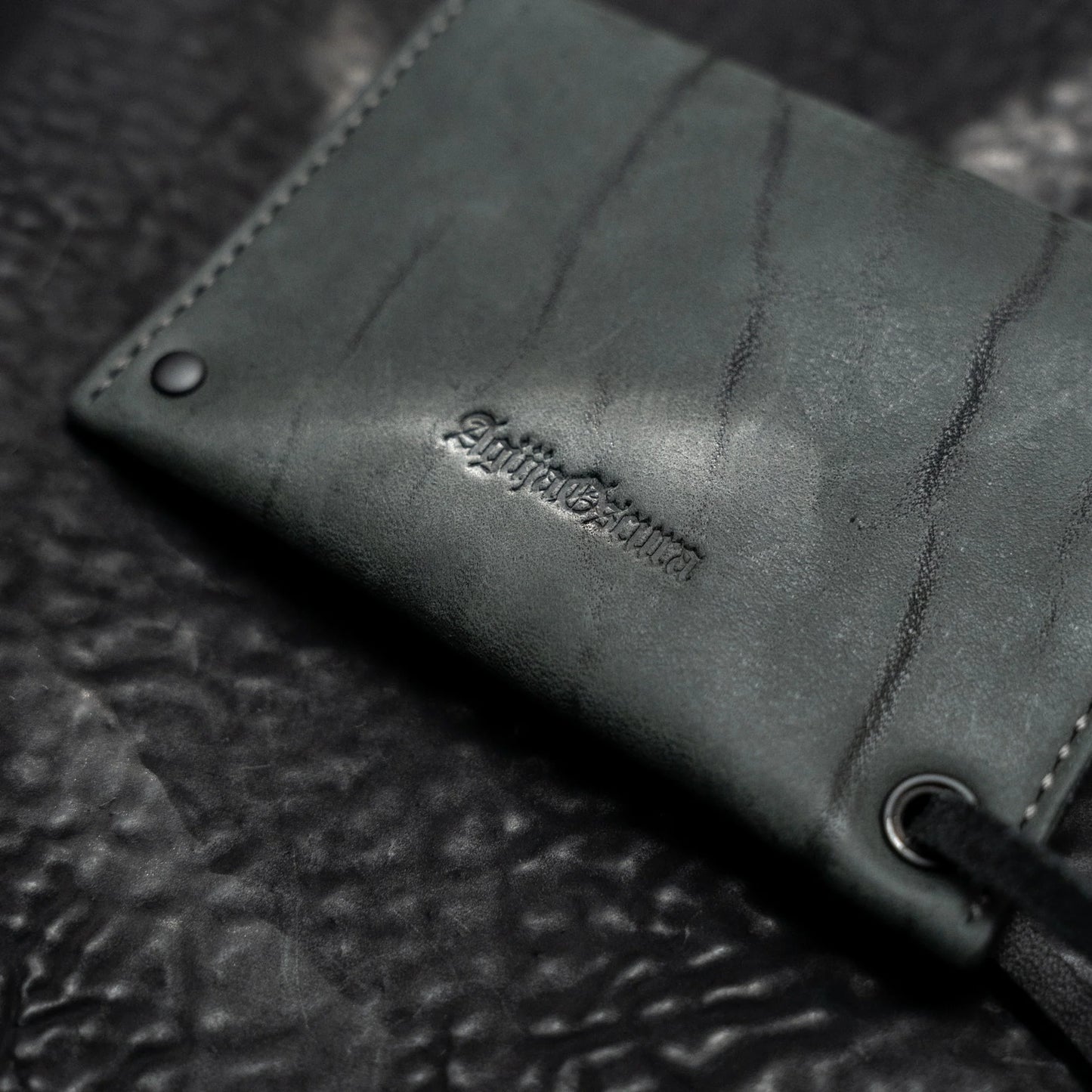 Anthracite Wild Thing Cadena Cuero Card Holder
