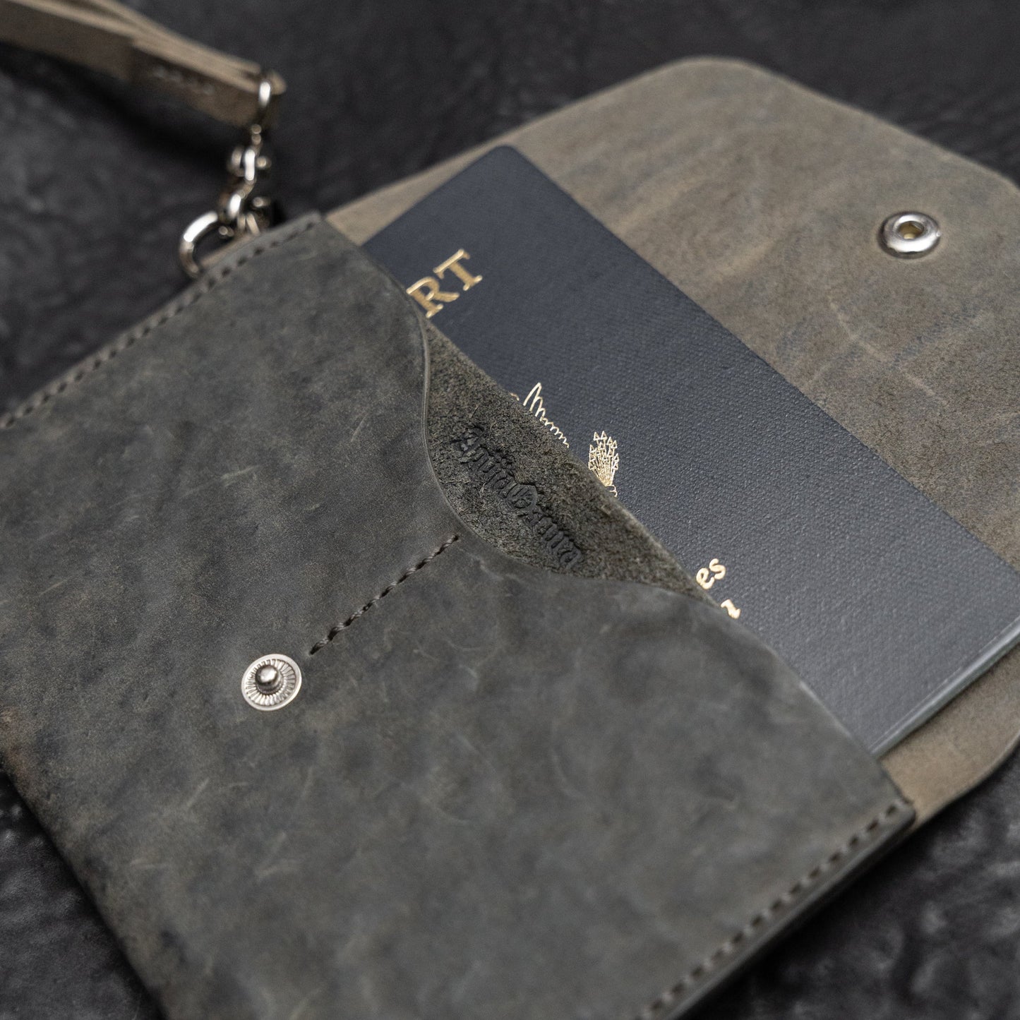 Grey Reverse Culatta Viaje Travel Wallet