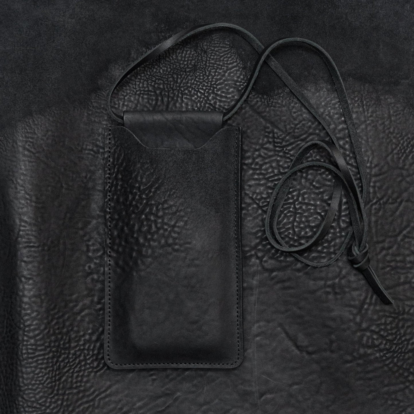 Black Reverse Culatta Talon Phone Pouch