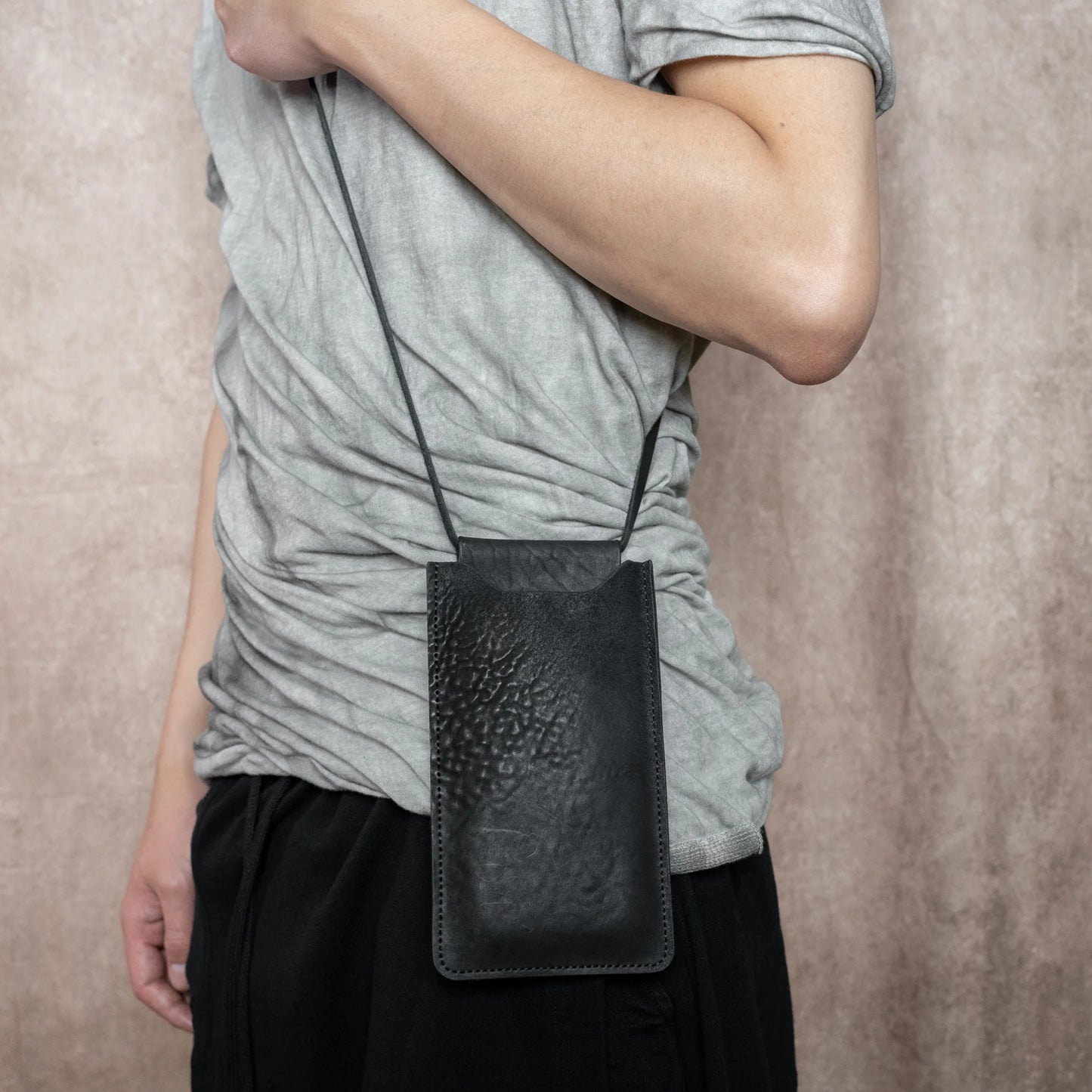 Black Reverse Culatta Talon Phone Pouch