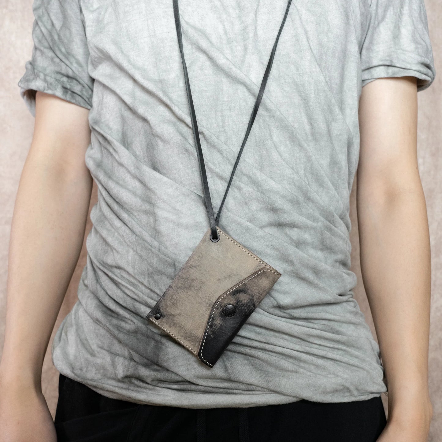 Fragment Series Cadena Cuero Card Holder