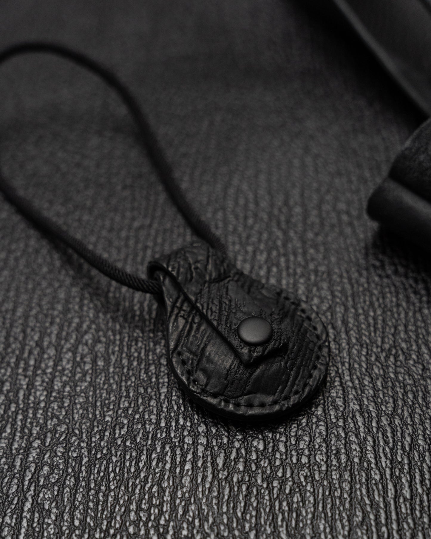 Black Culatta Horse Leather RUTA Airtag Holder with Cord