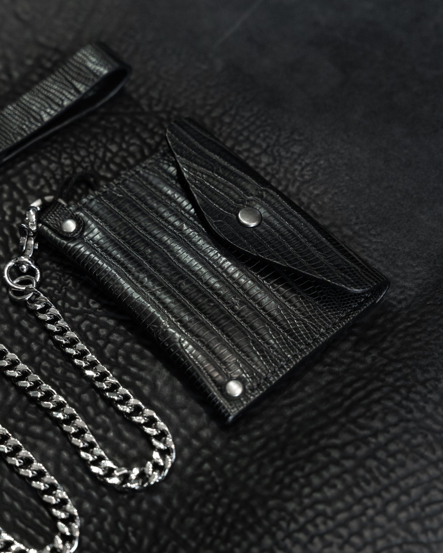 Black Lizard Cadena Card Case with Curb Chain