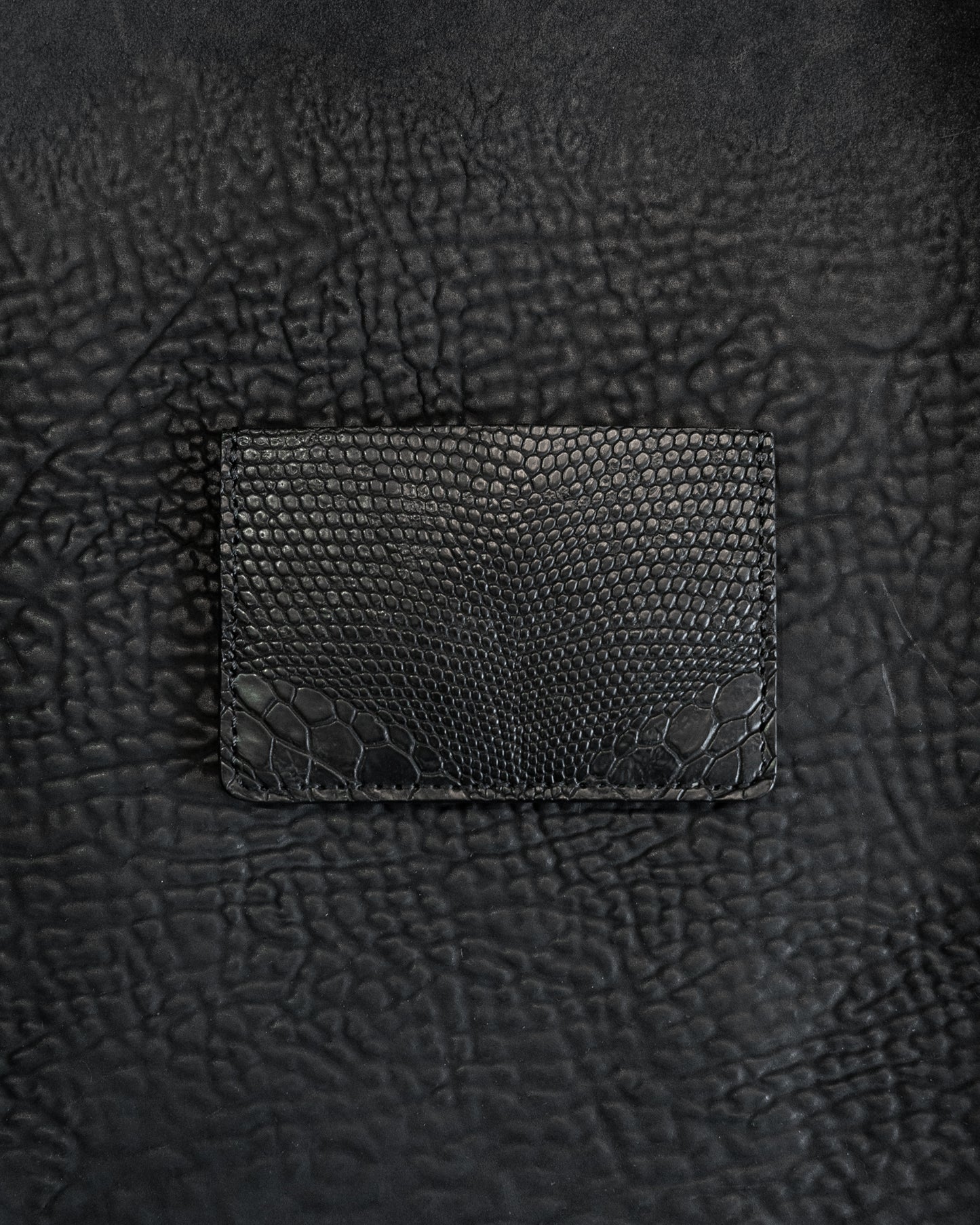 Black Lizard Luz Card Holder