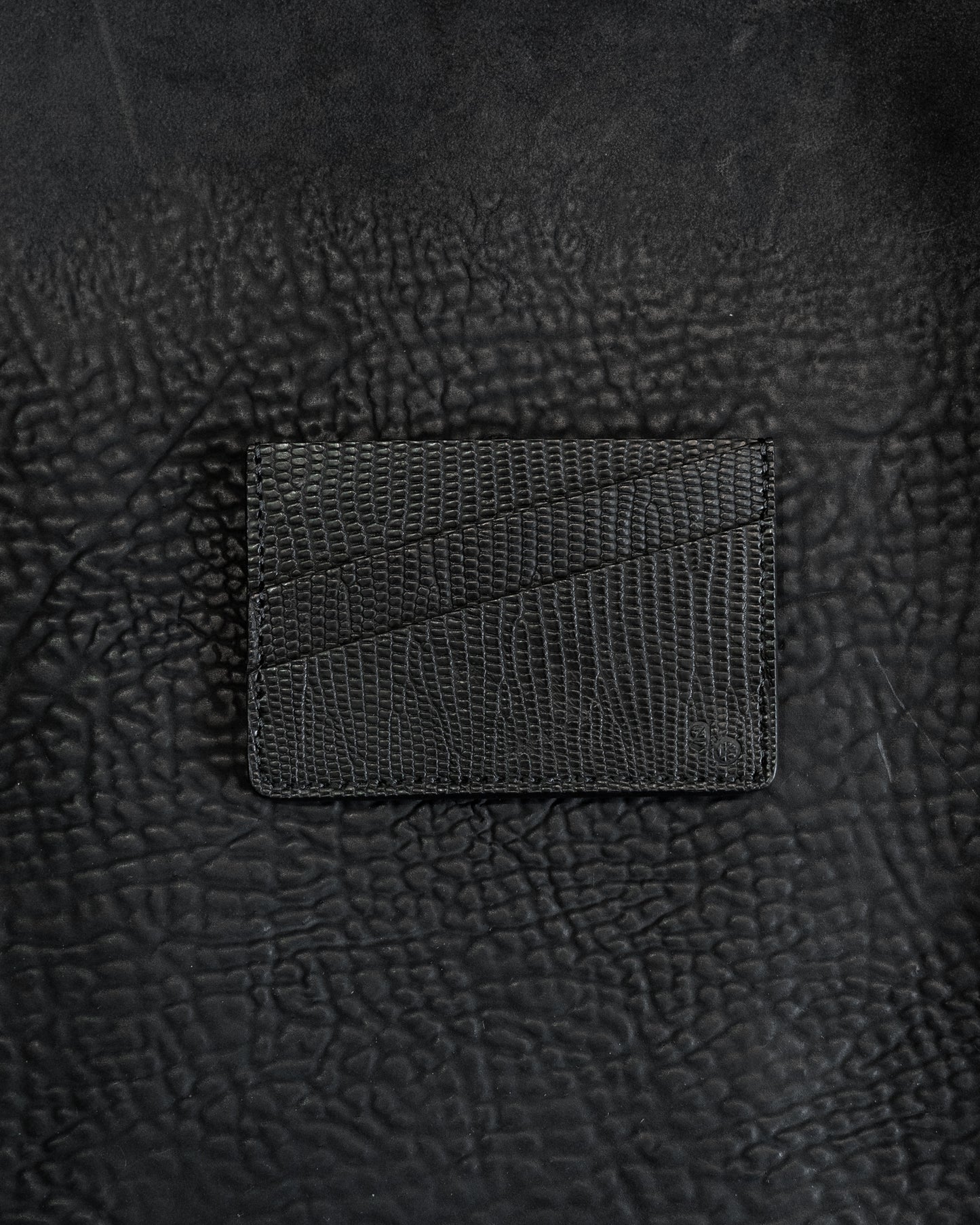 Black Lizard Luz Card Holder