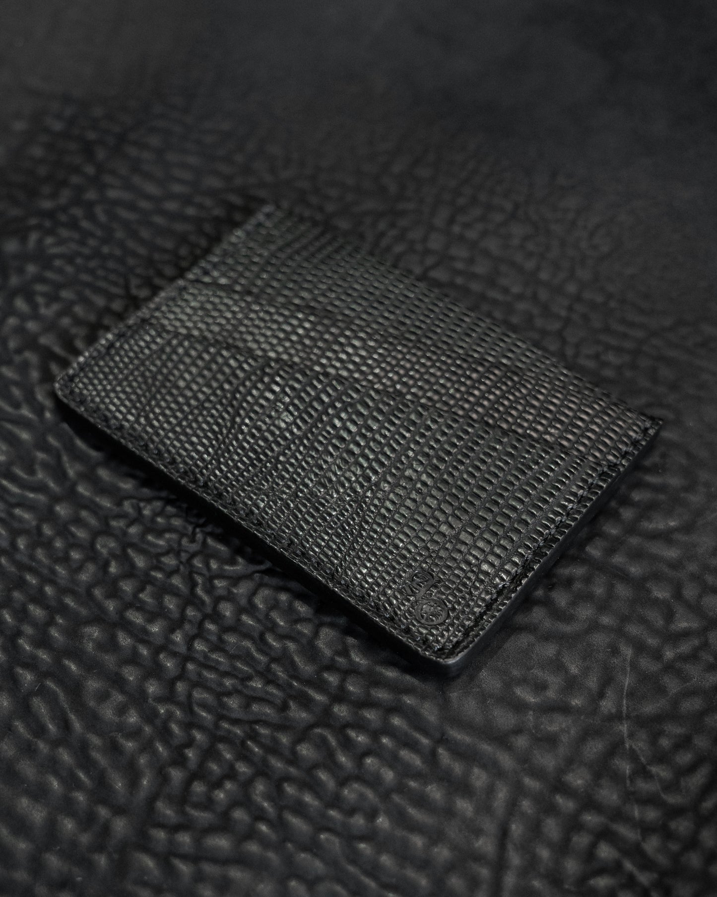 Black Lizard Luz Card Holder