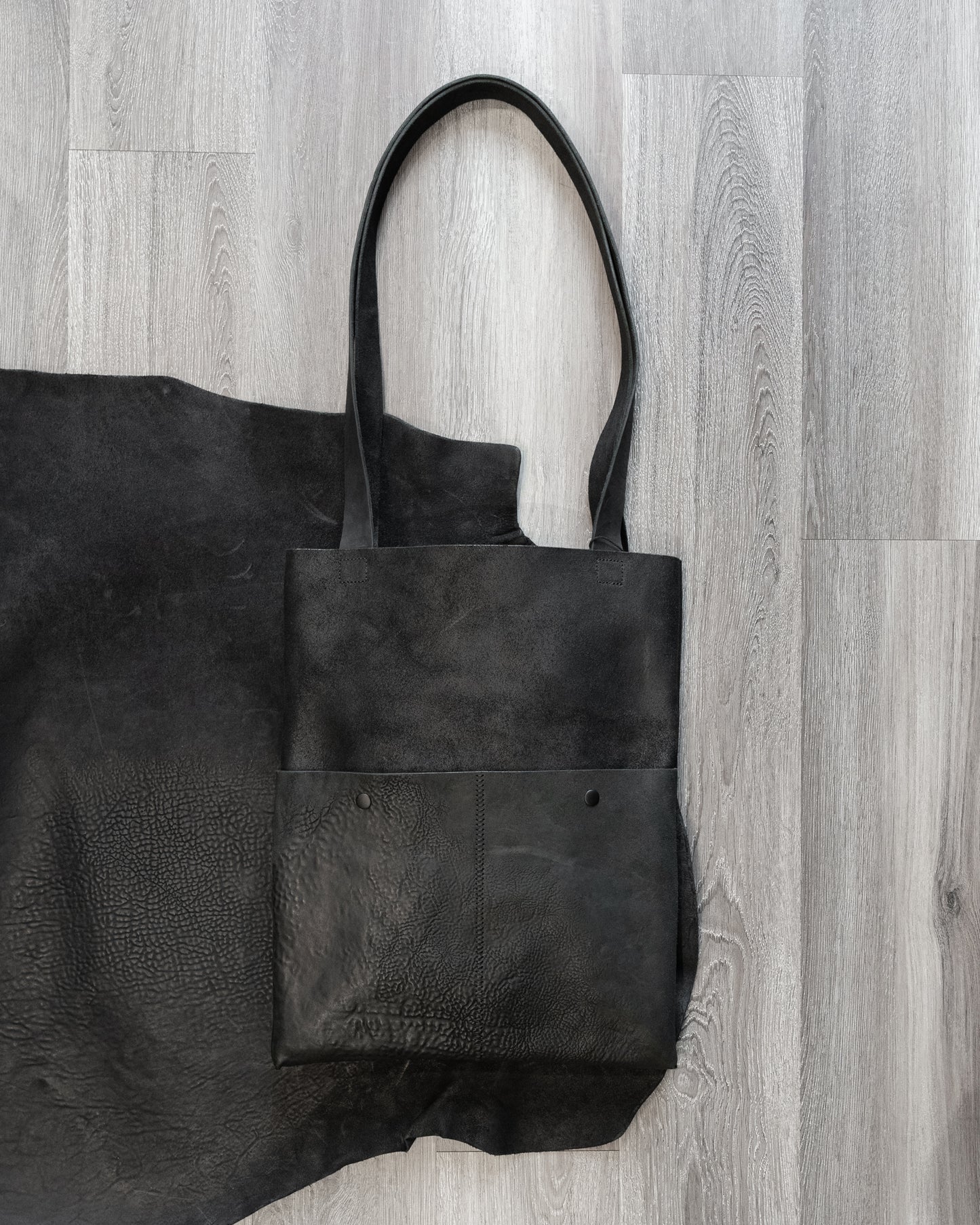 Black Reverse Horse Culatta Porta XL Tote Bag 2