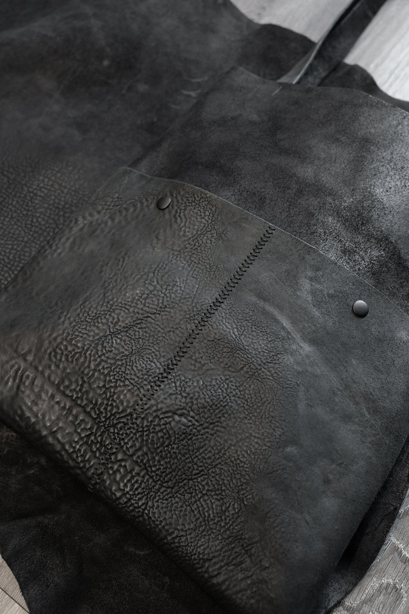 Black Reverse Horse Culatta Porta XL Tote Bag 2