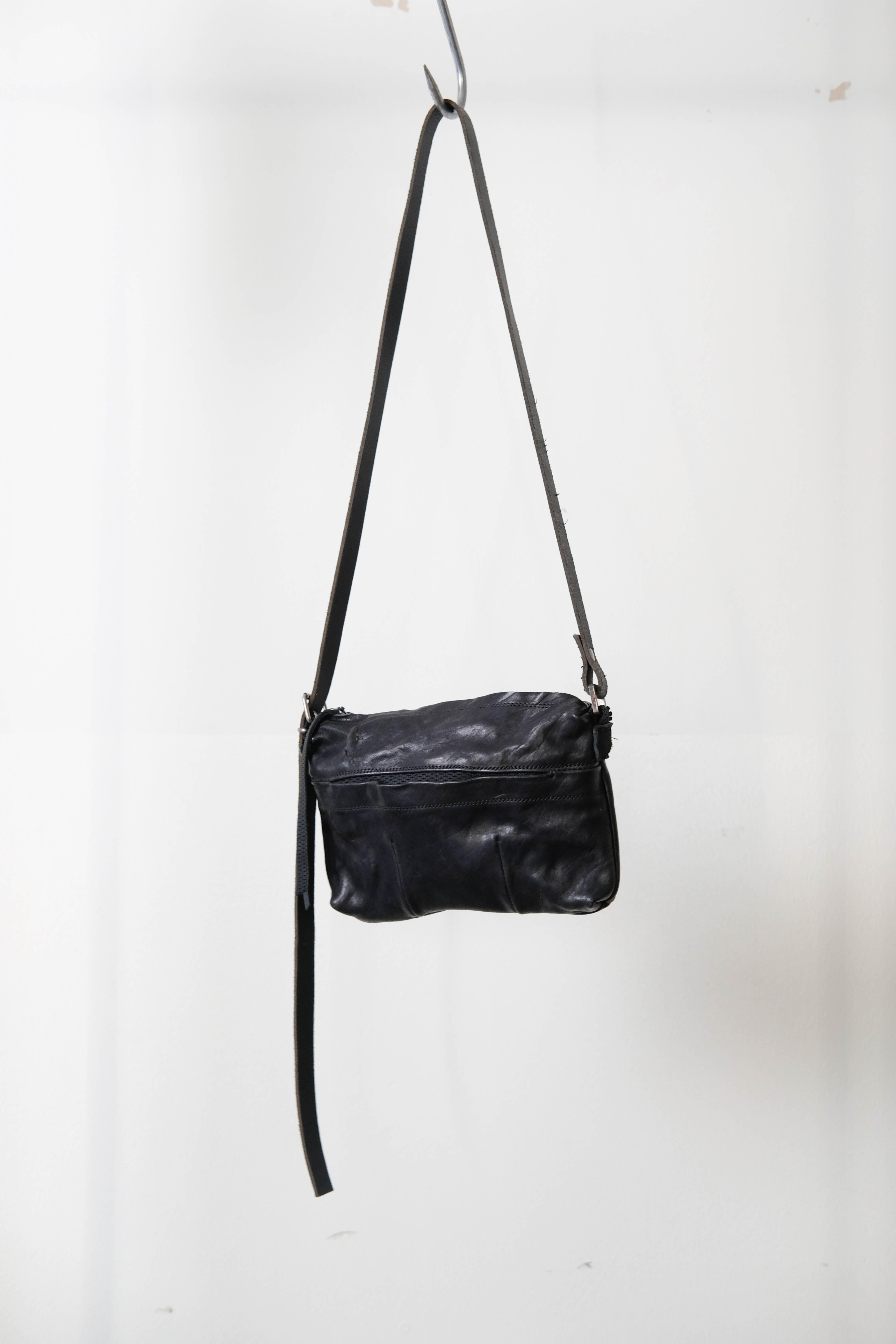 Essential Messenger Bag – The Archive