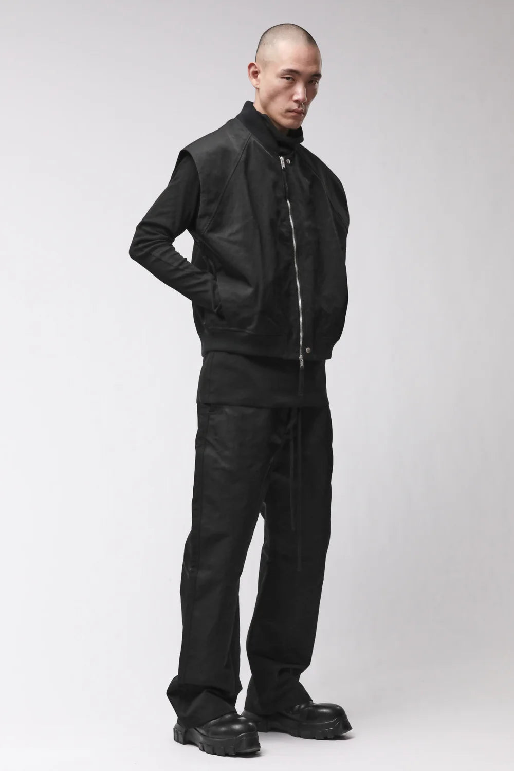 BLACK OVERSIZED VEST MJ90