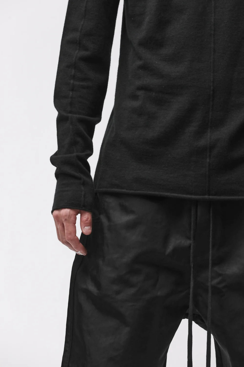 BLACK CASHMERE ROLL-NECK SWEATER MK 130