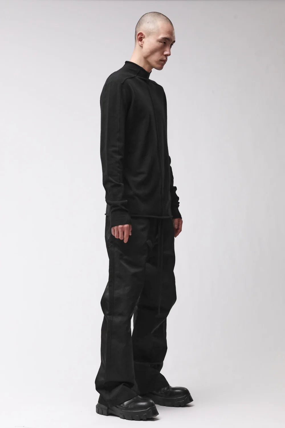 BLACK CASHMERE ROLL-NECK SWEATER MK 130