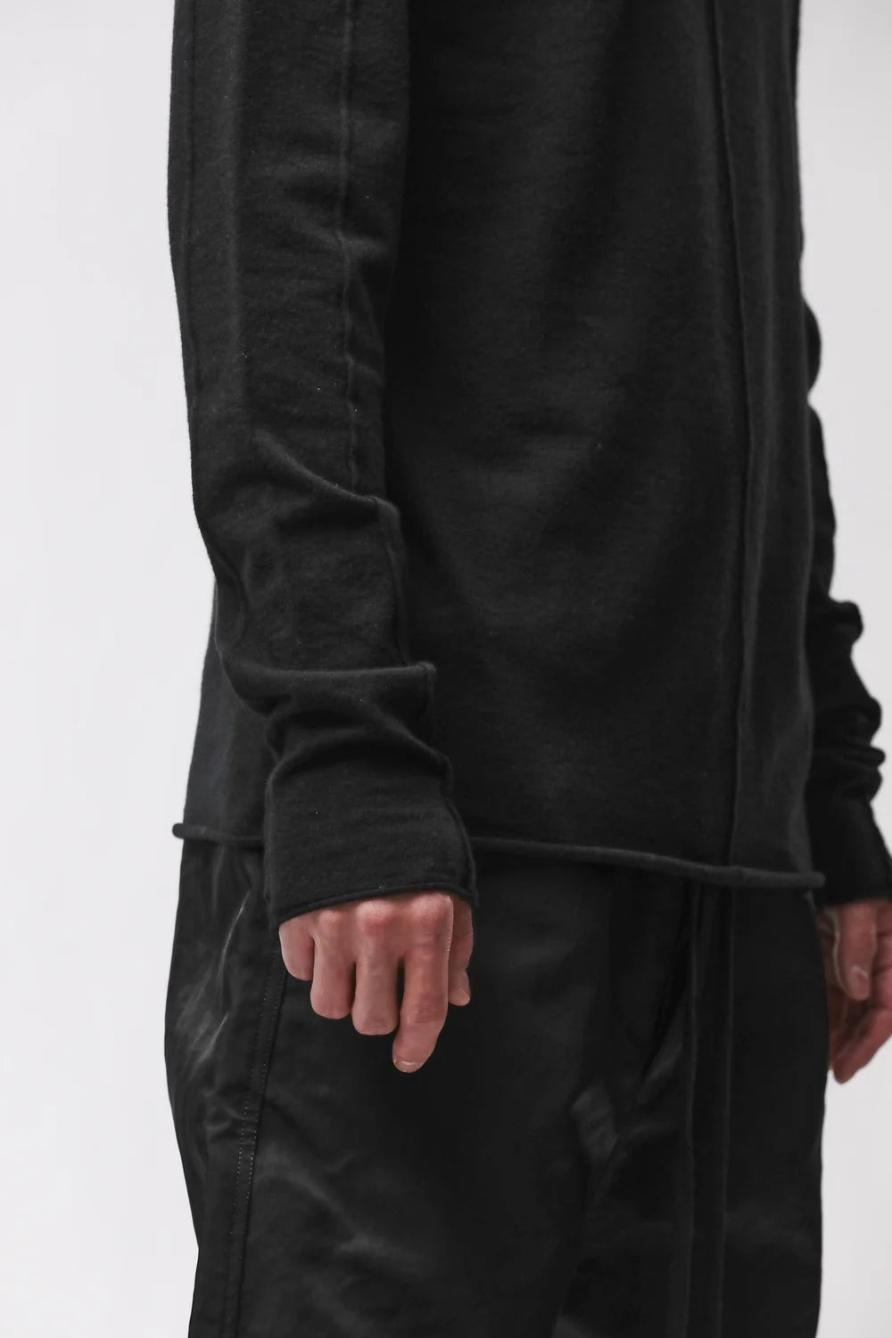 BLACK CASHMERE ROLL-NECK SWEATER MK 130