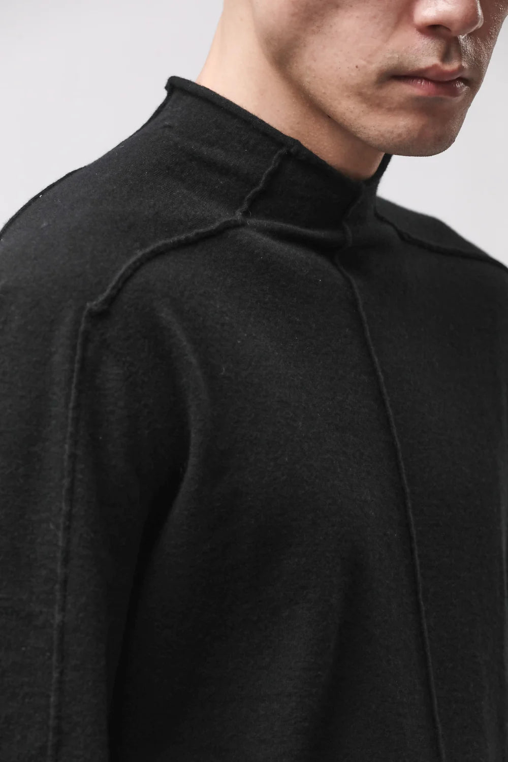BLACK CASHMERE ROLL-NECK SWEATER MK 130