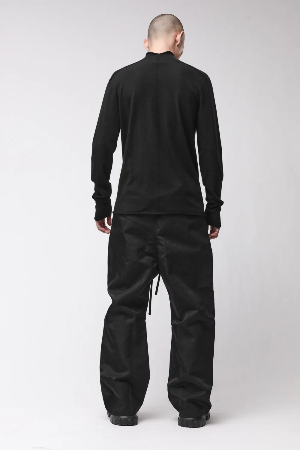 BLACK CASHMERE ROLL-NECK SWEATER MK 130