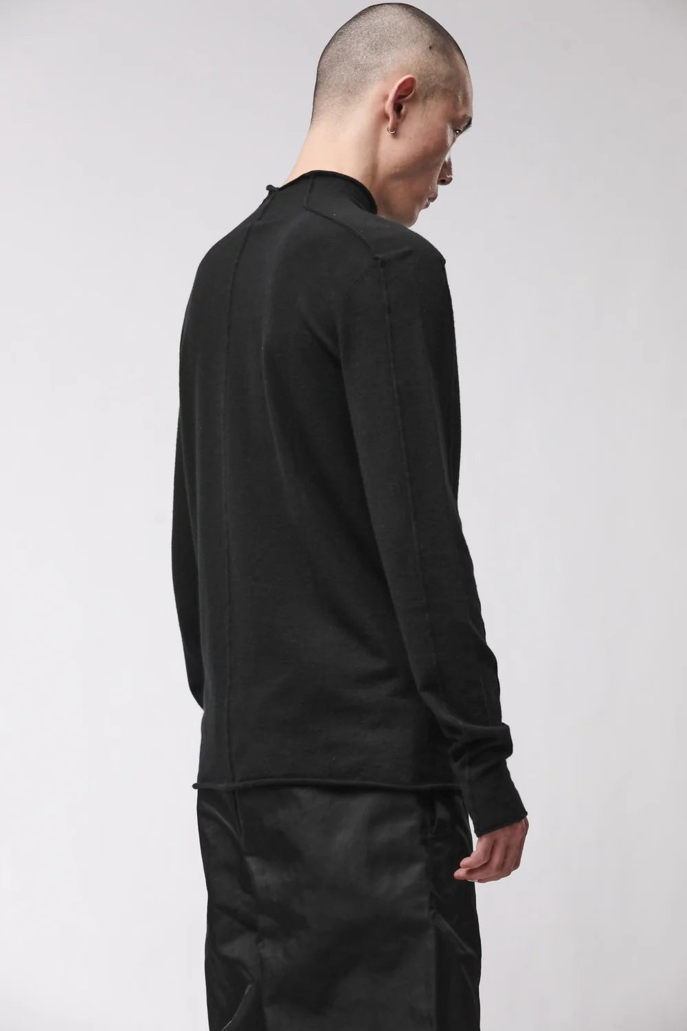 BLACK CASHMERE ROLL-NECK SWEATER MK 130