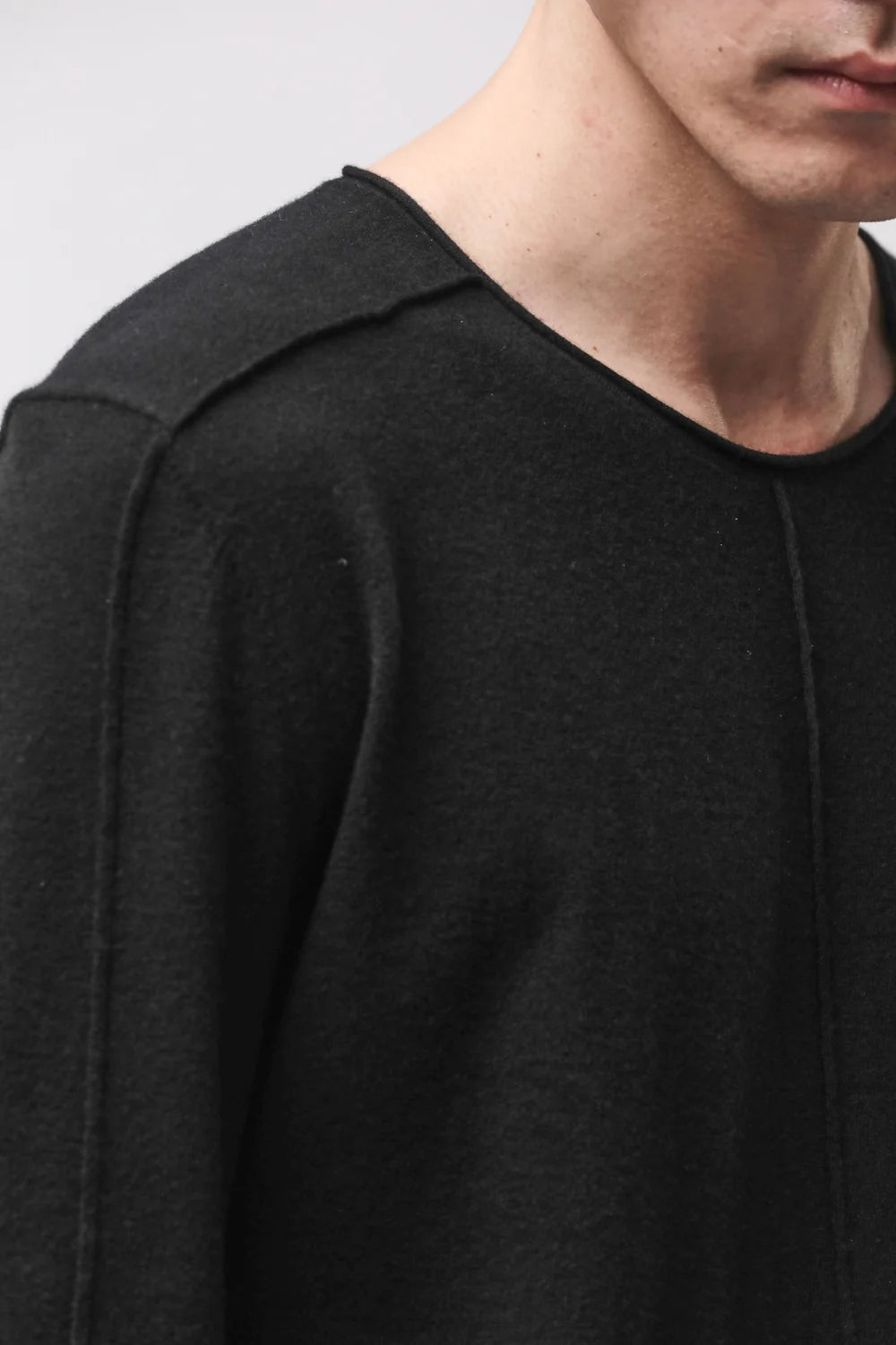 BLACK CASHMERE ROUND NECK SWEATER MK 132