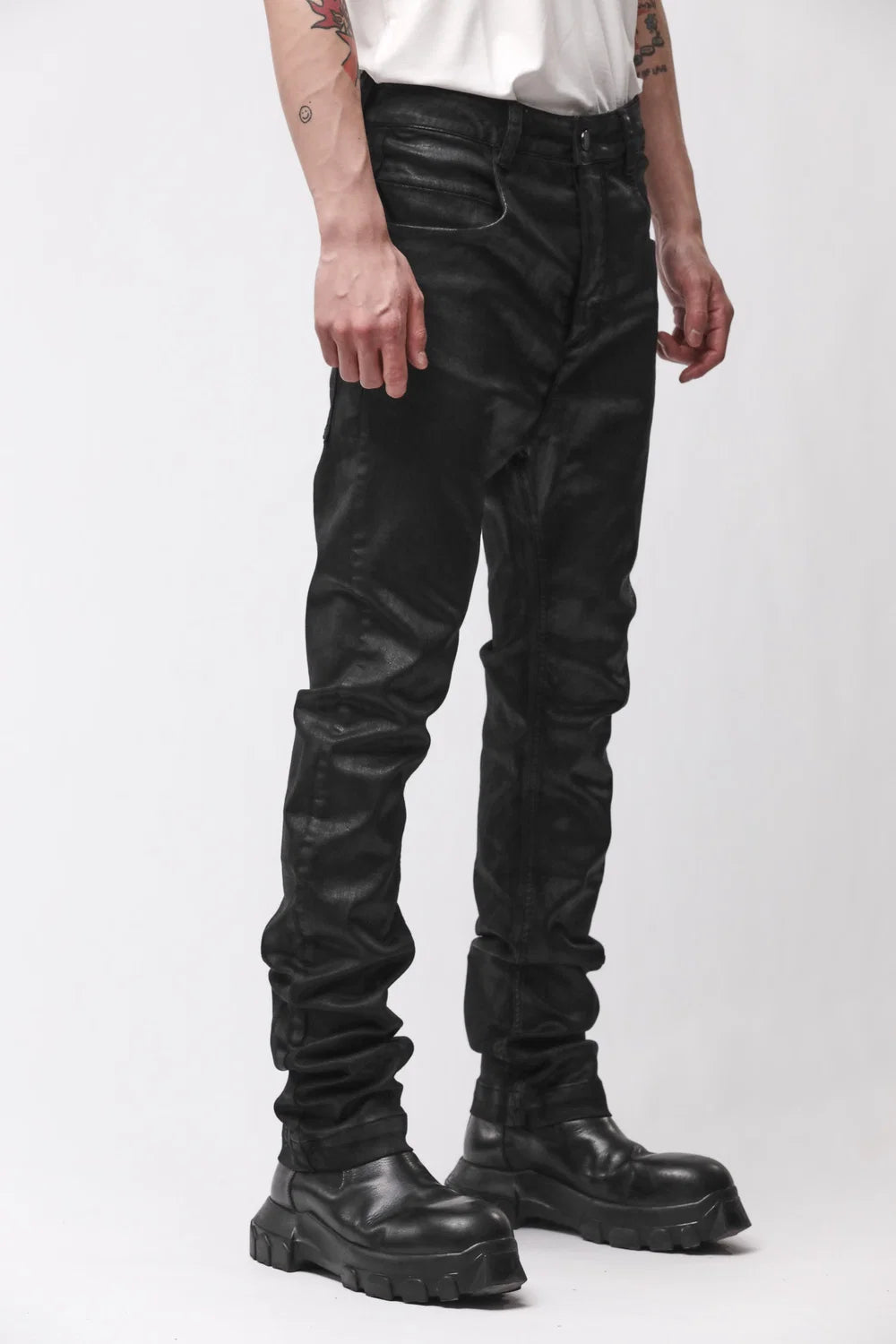 BLACK COATED SLIM DENIM JEANS MT 107