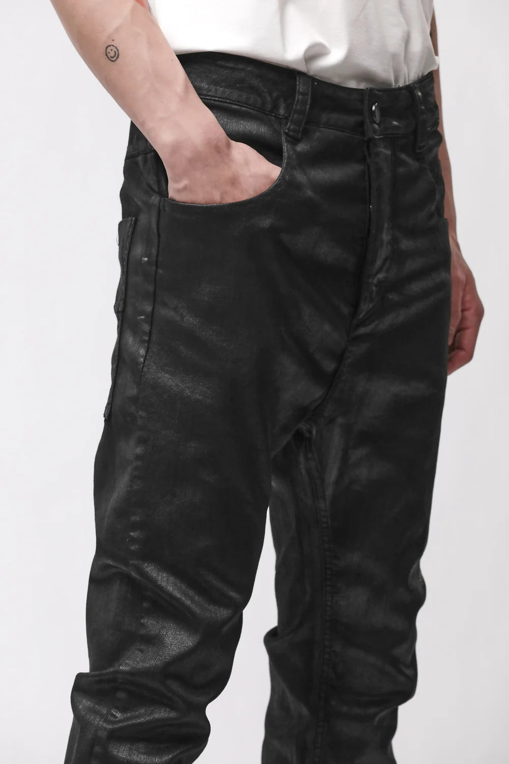 BLACK COATED SLIM DENIM JEANS MT 107
