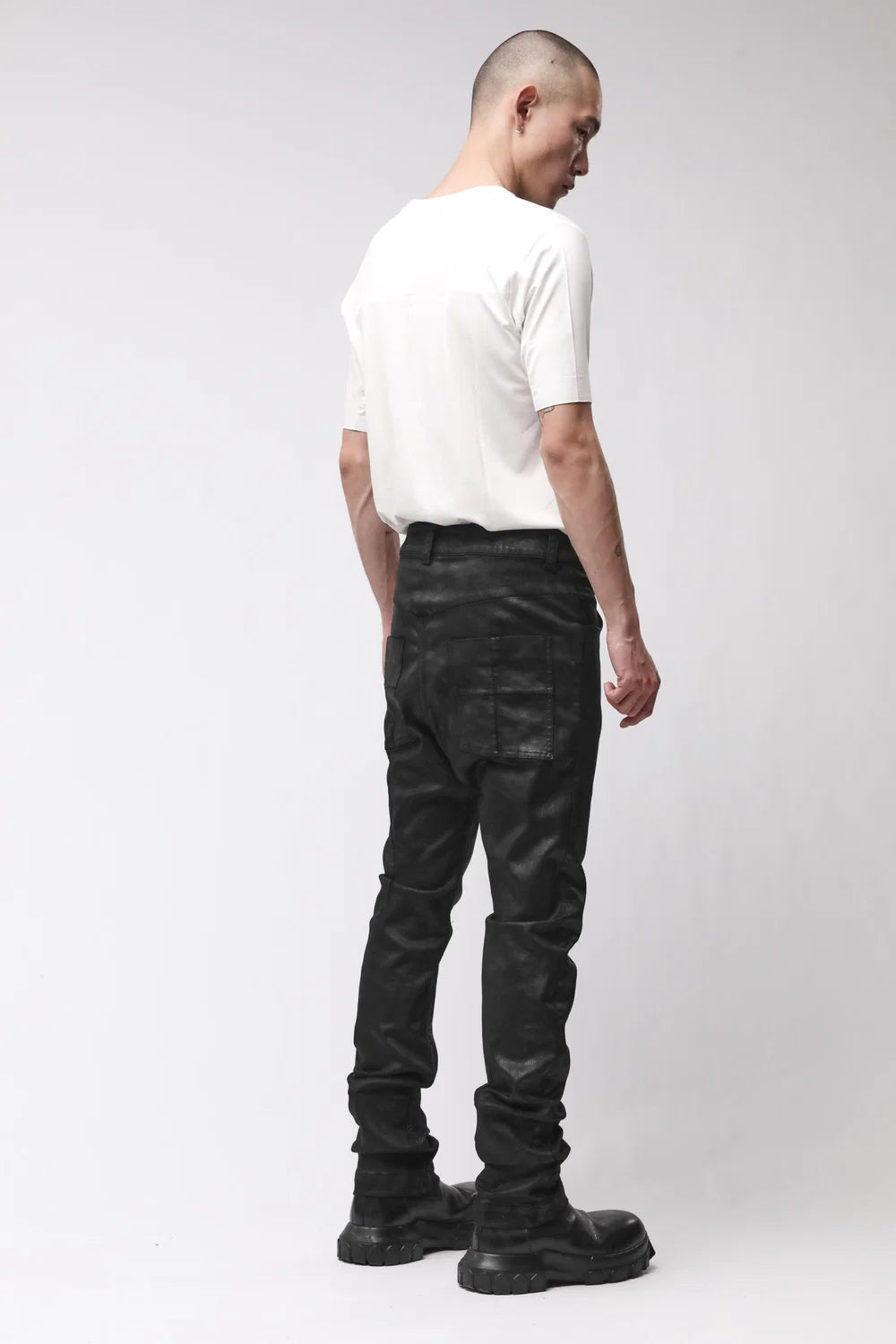 BLACK COATED SLIM DENIM JEANS MT 107
