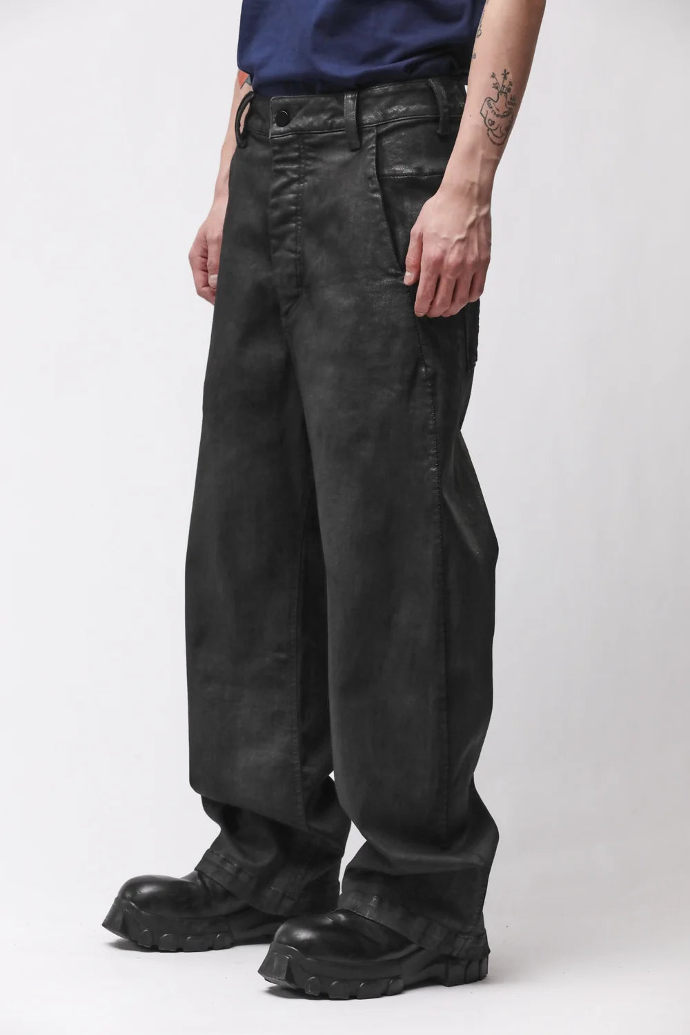 BLACK COATED WIDE LEG DENIM PANTS MT 108